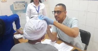 الكشف على 778 مواطنا بقافلة طبية في قرية البراهمة بقنا