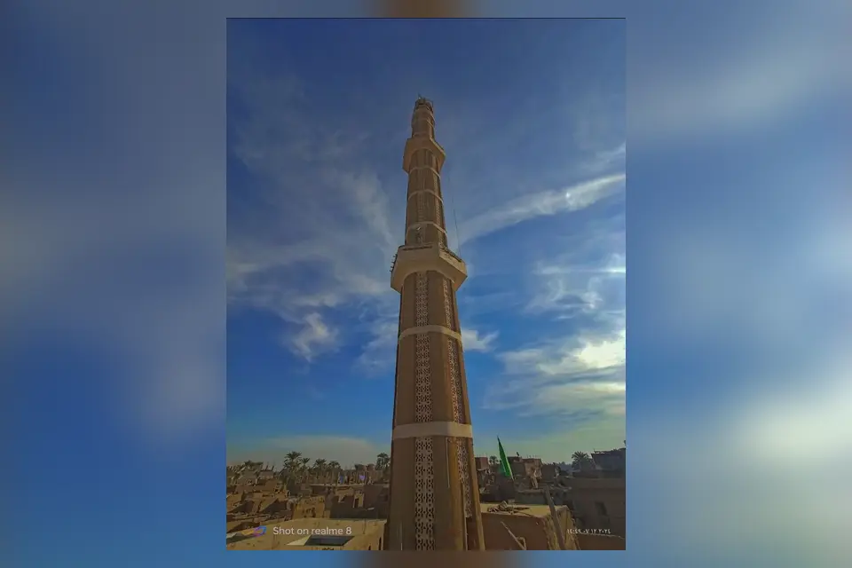 مئذنة المسجد العتيق بساحل بشلاو في صورة حقيقية